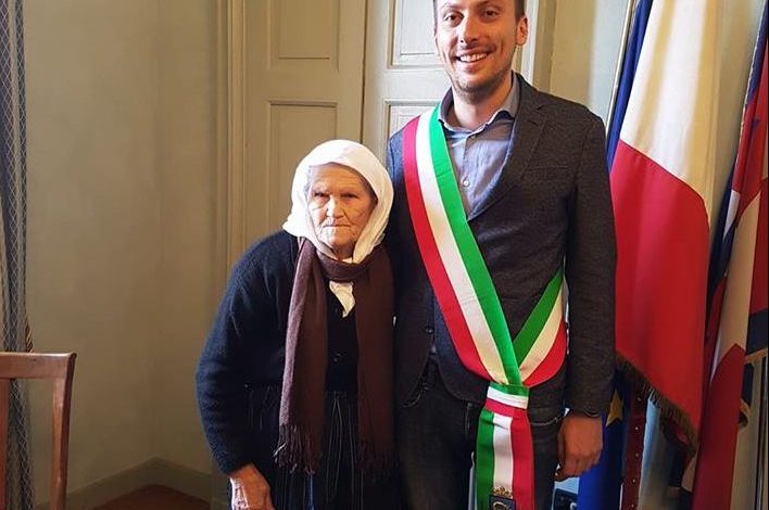 85-vjeçarja shqiptare bëhet italiane, komunari: Na duhen njerëz si Ismetja
