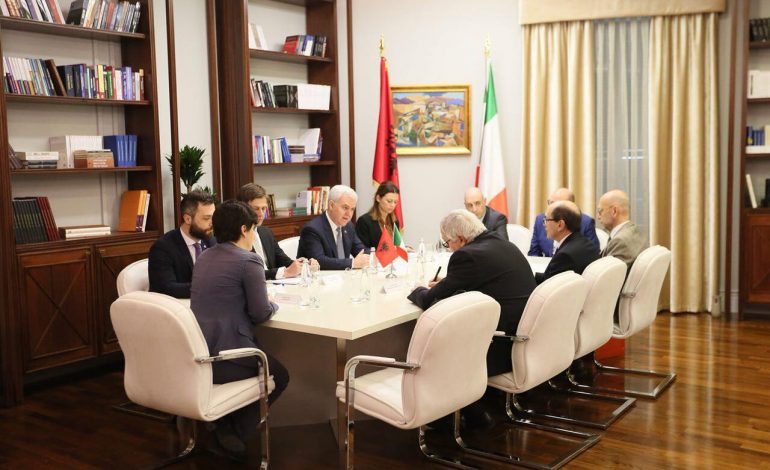 Xhafaj takohet me kreun e antimafias italiane: Bandat janë të forta ekonomikisht, ja si mund të goditen