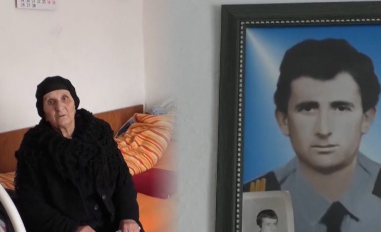 Nëna e dëshmorit jeton në kushte çnjerëzore në Vlorë