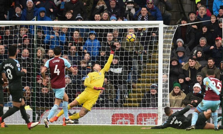 Trajneri i Burnley: Ederson? Është sikur të kesh Ronald Koeman në portë