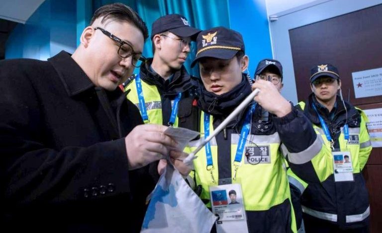 Policia largon nga stadiumi olimpik liderin koreano-verior
