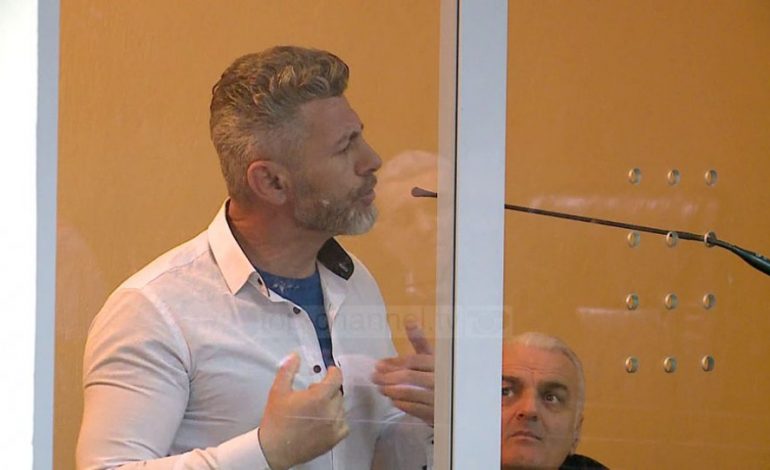 E përndiqte nga “DASHURIA”/ Historia e 40 vjeçarit të paditur nga e dashura 20 vite më e re