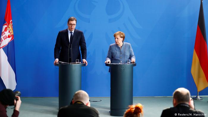 Merkel kërkon nga Vuçiç që Serbia të arrijë marrëveshje me Kosovën: Ja si i përgjigjet ai