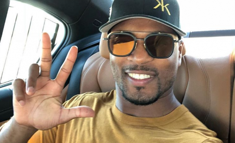 VIDEO/ Evra çmend pasagjerët në taksi, shikoni çfarë bën