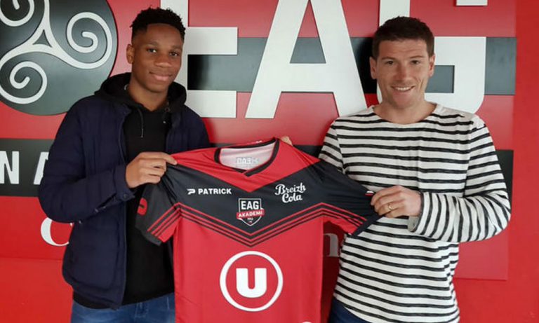 Babai krenar Drogba, i biri nënshkruan me Guingamp
