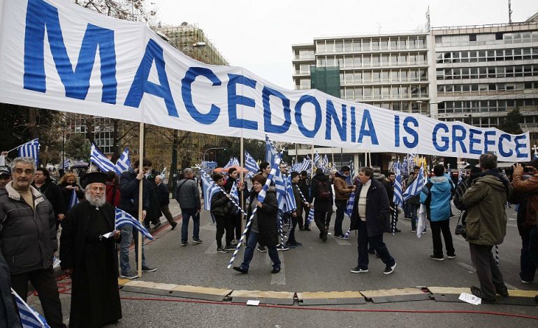Protesta përmes FOTOVE: Greqia e “në këmbë” për emrin “MAQEDONIA”