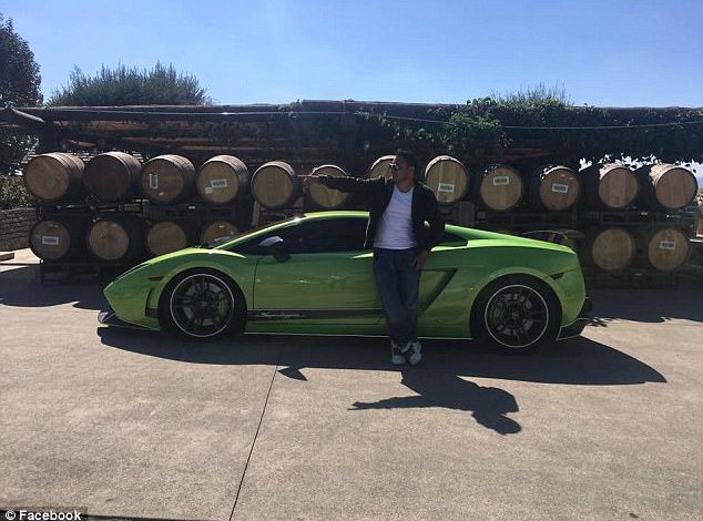 FOTOT: Shoferi i dehur shkatërron Lamborghinin me vlerë 240 mijë dollarë