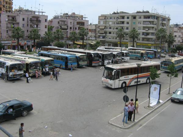 Konflikti për TERMINALIN E AUTOBUZAVE/ Bashkia bllokon 5 mjete transporti për këtë ARYSE