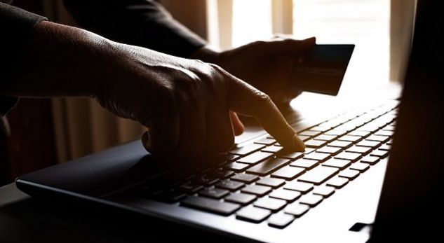 Njerëzit që shikojnë rregullisht porno po e rrezikojnë shëndetin e trurit të tyre
