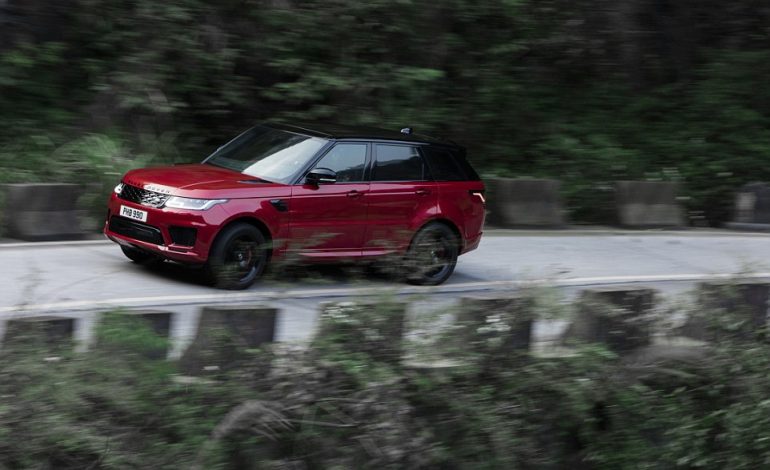 “Bisha” Range Rover nuk di të ndalet, ngjit 999 shkallët e “Parajsës” në Kinë (FOTO)