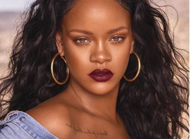 RIHANNA mbush 30 vjeç dhe 10 arsye pse i duhet universit! (FOTO)