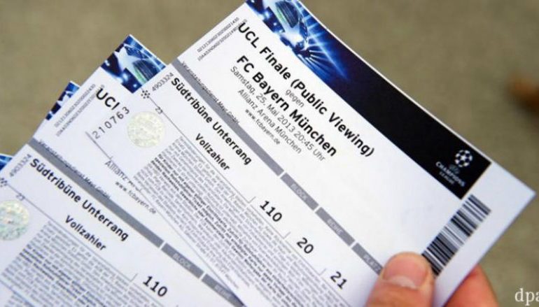 Një tifoz gjerman i humbë 127 bileta të ndeshjes Bayern – Besiktas pasi i la mbi veturë