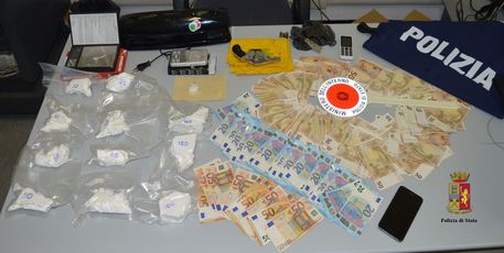 U kapën me armë dhe kokainë, pranga dy shqiptarëve në Itali