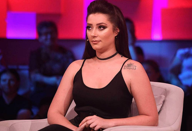 FOTO/ Befason Ronela Hajati, tregon se fustanin e nusërisë e ka veshur vite më para