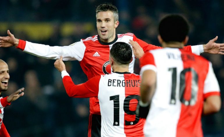 Fitore minimale për Ajaxin, Van Persie nderon Feyenoordin