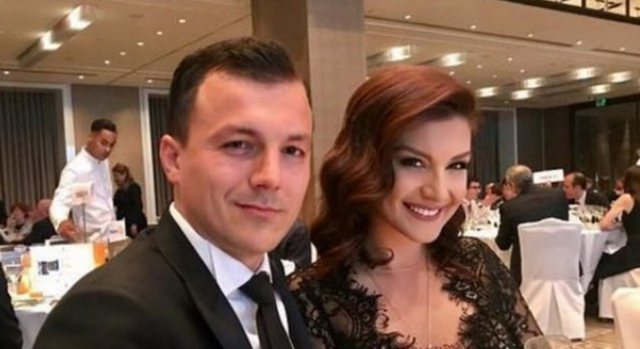 Shën Valentini luksoz i Floriana Garos, shihni si e ka surprizuar i fejuari moderatoren
