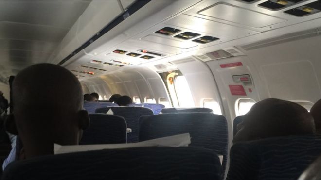 Nigeri, avionit i ikën dera gjatë uljes. Tmerrohen pasagjerët (Video)
