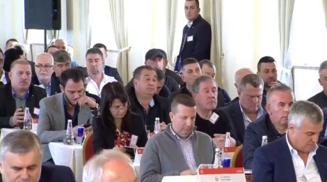 FOTOLAJM/ Siguri ekstreme në sallë, ja “të rëndësishmit” që mungojnë në Asamble