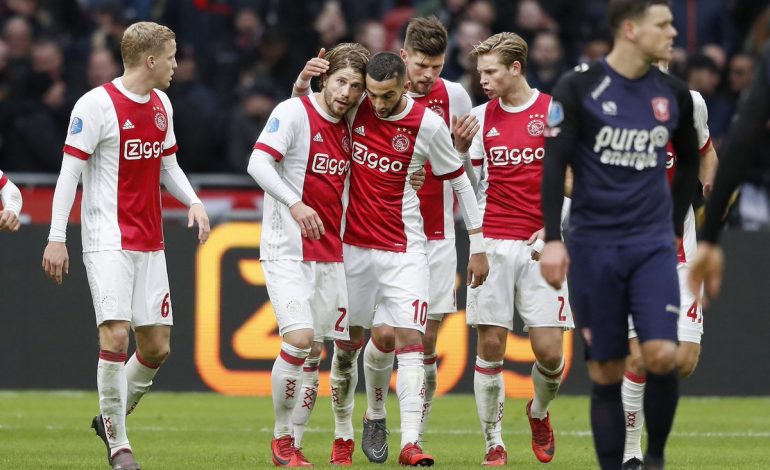 Ajaxi mposht me vështirësi Twenten dhe mban gjallë shpresat për titull