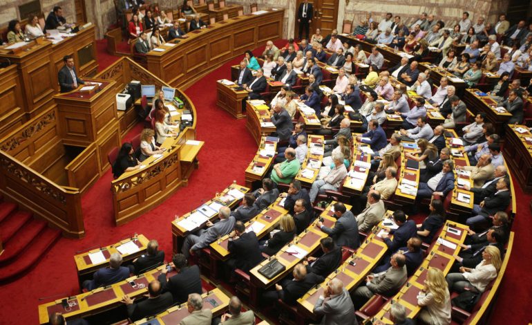 “Furtunë” në Greqi: Dy ish-kryeministra dhe tetë ministra drejt burgut, akuzohen për…