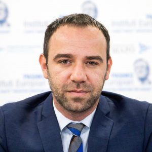 ERVIS ILJAZI/ Si po rikthehet Berlusconi me premtimin e taksës së sheshtë