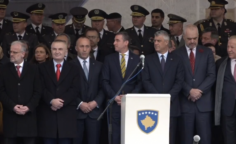 10-vjetori i Pavarësisë së Kosovës/ Parada e FSK-së dhe Policisë, Rama e Meta në krah të Thaçit