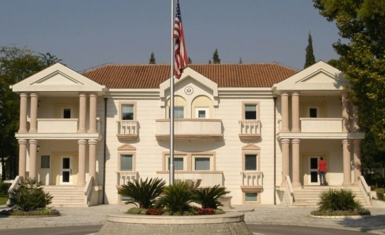 BOMBE tek Ambasada e SHBA në Mal të Zi. Autori hedh veten në erë