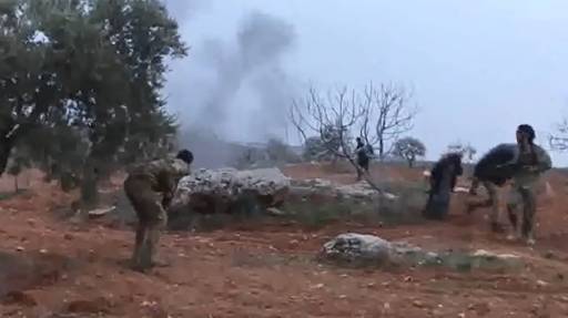 VIDEO/“Kjo është për ju çuna”, piloti rus u hedh granatë rebelëve para se të vritet