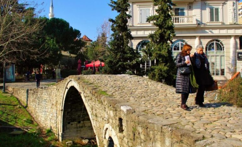 Prestigjiozja italiane “Vanity Fair”: Tirana e re, e lirë dhe plot ritëm (FOTOT)
