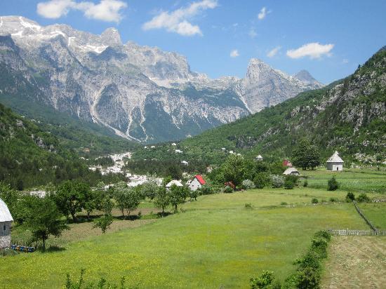 KOMENTET/ Turisti suedez: Në Theth ishte mrekulli, shqiptari: Hajde tek kompleksi im se…