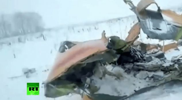 Video nga vendi i rrëzimit të aeroplanit në Rusi