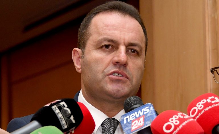 Zëri i Amerikës: Tërheqja e Llallës nga Drejtësia pushon kontrollin e tij nga Vettingu