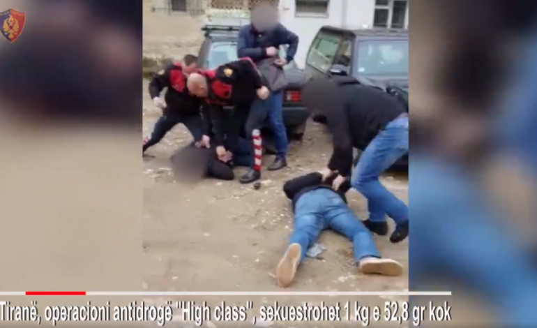 VIDEO/ Shihni se si policia i shtrin përtokë dhe i arreston dy shpërndarësit e kokainës në Tiranë