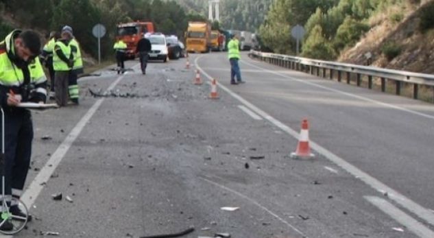 Rriten frikshëm aksidentet rrugore, shoferë kujdes: Në janar 13 persona humbën jetën
