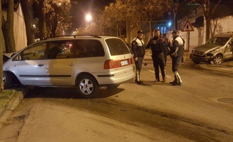 LAJMI I FUNDIT/ Aksident i rëndë në Shkodër. Përplasen dy makina, një i plagosur rëndë