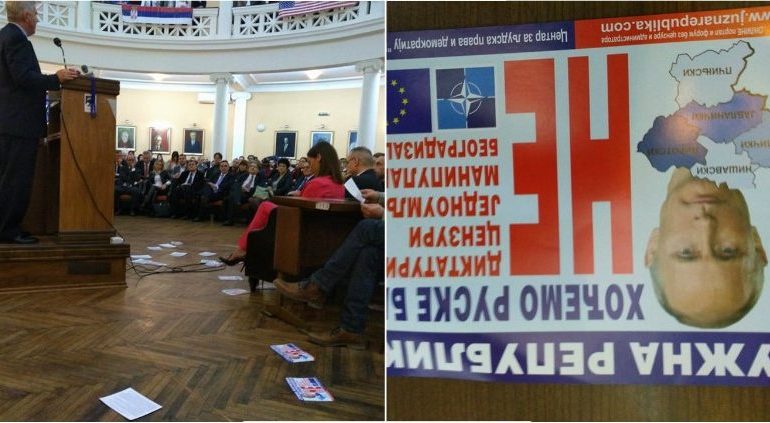 Incident në Serbi/ Hidhen trakte gjatë fjalimit të ambasadorit amerikan: ‘Kosova është Serbi’