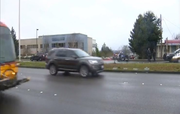 TRONDITET SËRISH AMERIKA/ Të shtëna me armë pranë një shkolle (VIDEO LIVE)
