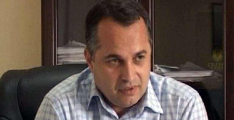 Avokati i Andi Tomës: Policë kriminelë, e arrestuan në sytë e dy gocave të vogla që ishin me temperaturë