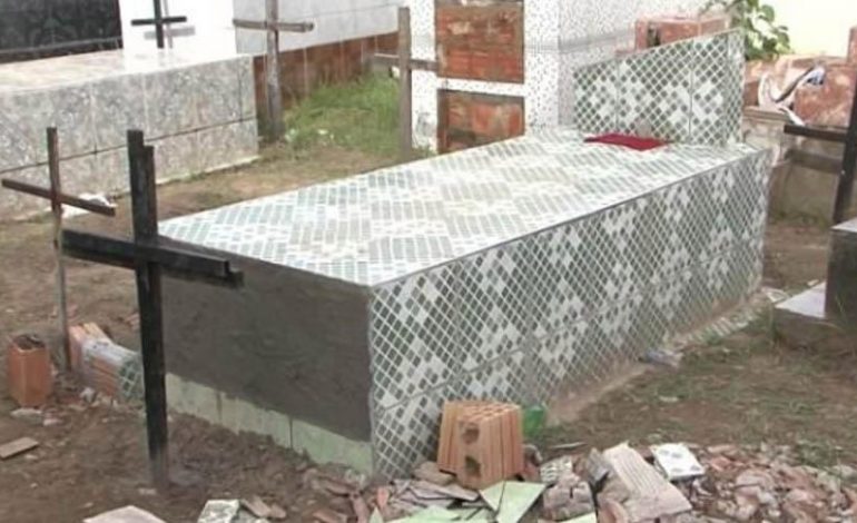 HISTORIA HORROR/ Gruaja varroset për së gjalli, përpiqet për 11 ditë për të dalë por…(FOTO)