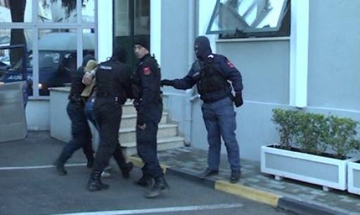 Shkaktoi panik me KALLASHNIKOV/ Arrestohet një person në Shkodër pasi u… (EMRI)