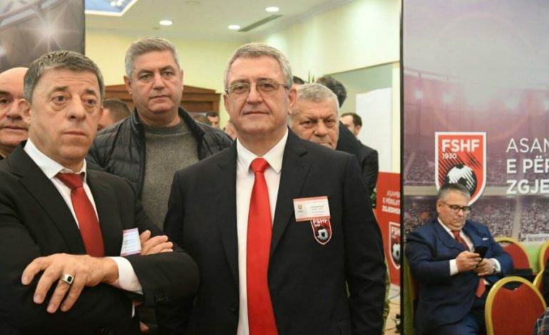 FOTO/ Duka u shpall fitues, Bashkim Fino i befason të gjithë me këtë gjest