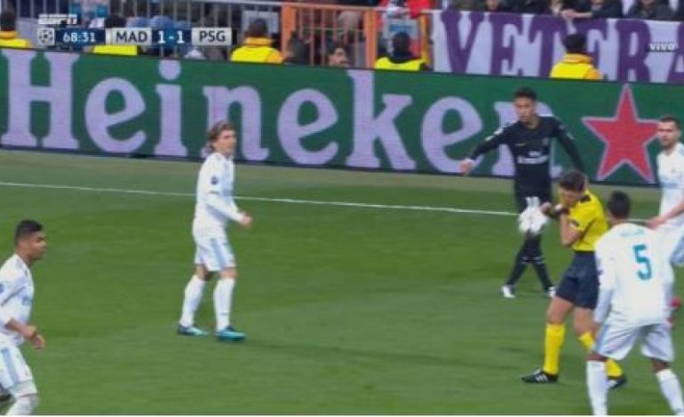VIDEO/ Qesharake, momenti kur Neymar qëllon me top arbitrin