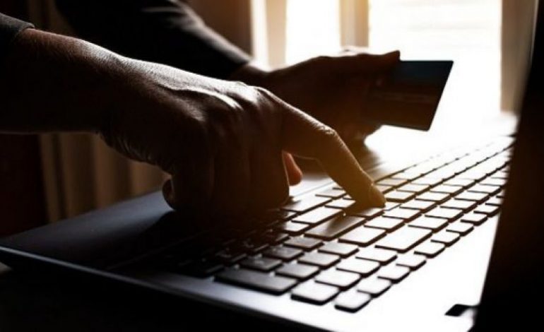 Njerëzit që shikojnë rregullisht porno po e rrezikojnë shëndetin e trurit të tyre