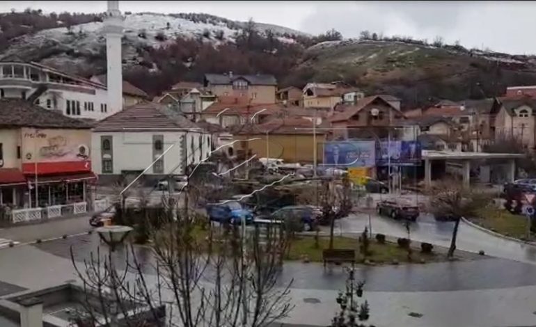 FOTO-VIDEO/ Çfarë po ndodh në rajon? Serbia çon tanket në kufi me Kosovën