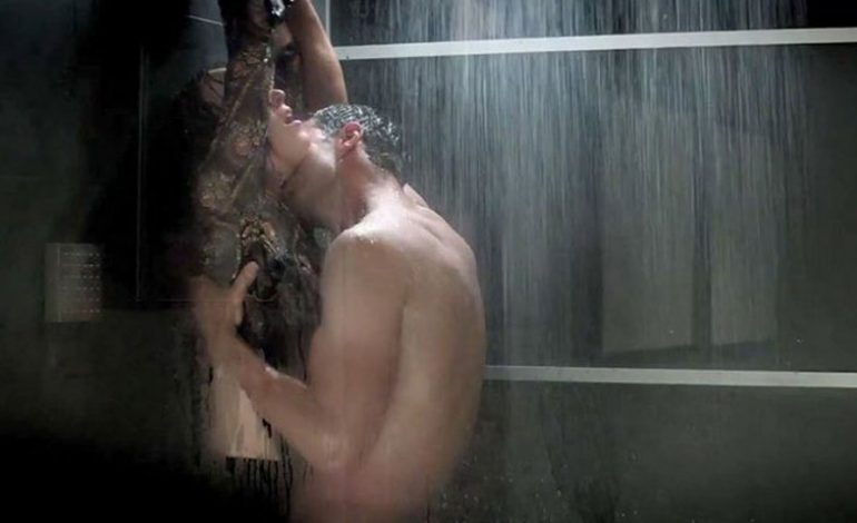 Zbulohen detaje nga filmi ‘Fifty Shades of Grey’/ Skenat seksuale i bëmë…