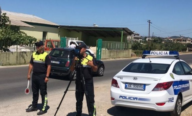 FIER/ Policia Rrugore bën namin. 60 patenta të hequra brenda ditës