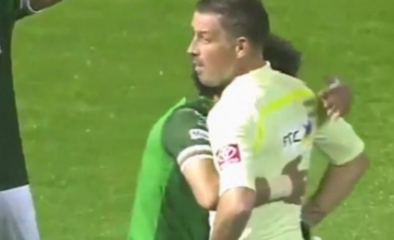 VIDEO/ Qëlloi me shishe arbitrin, shiko reagimin befasues të tij