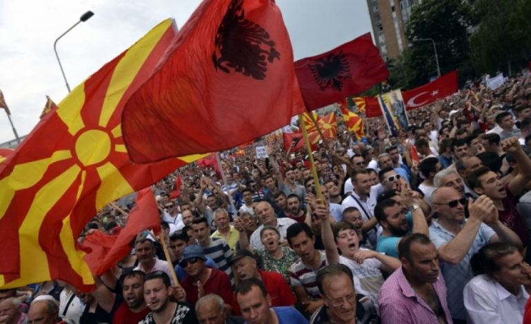 MAQEDONI/ Shqiptarët duan të jenë pjesë e vendimarrjes në ÇËSHTJEN E EMRIT