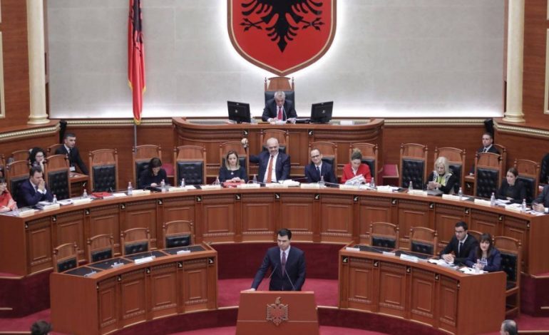 VOTA KUNDËR/ Basha-Bushtatit: Mos këput “MUFKA”, Rezolutat e Asamblesë nuk janë detyruese