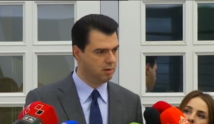Basha shpërthen ndaj Ramës: Pedagogëve që kërkuan ballafaqimin, ju është fshehur dhe i sulmon (FOTO)